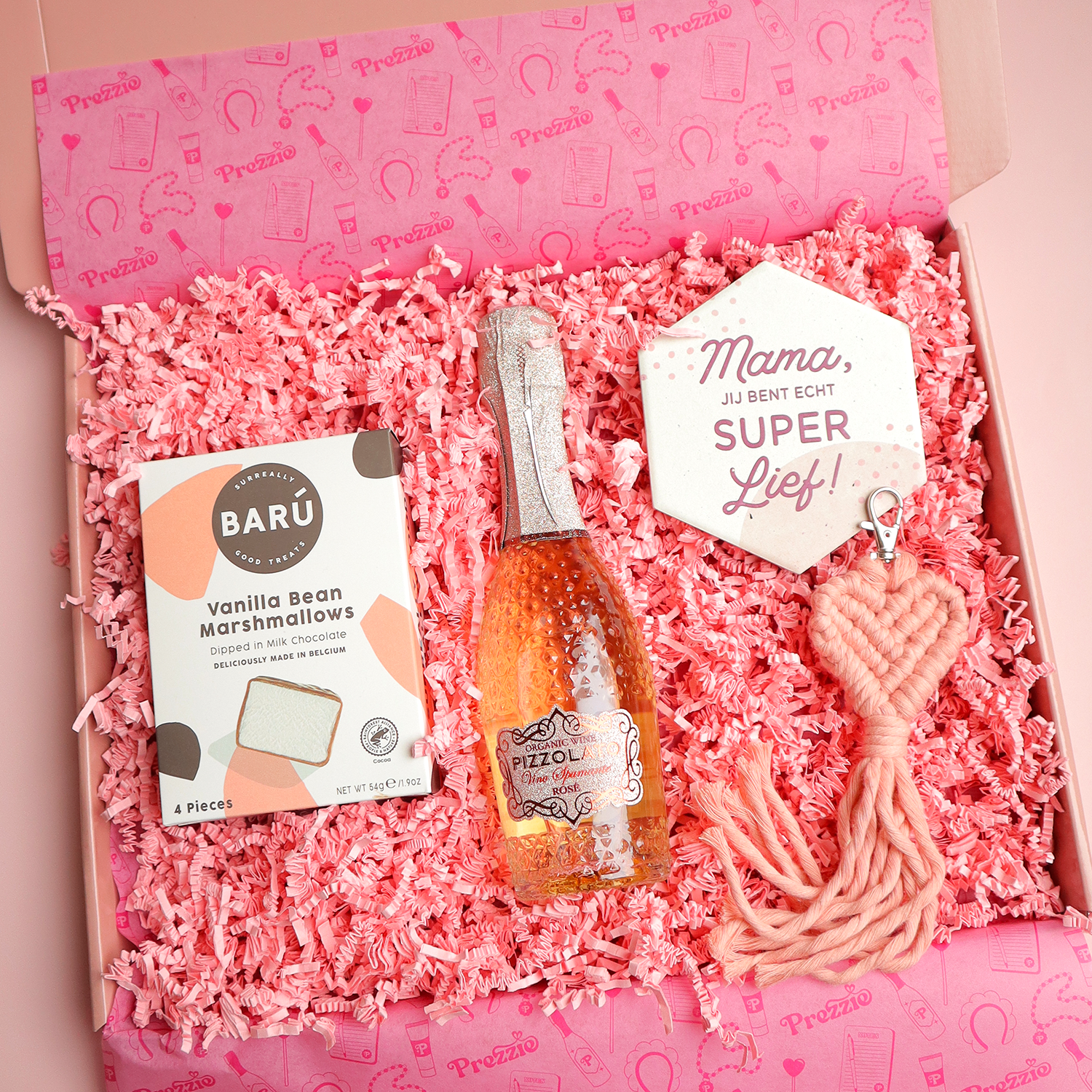 Cadeaubox voor mama met marshmallows, rosé, mama tegeltje en macramé sleutelhanger