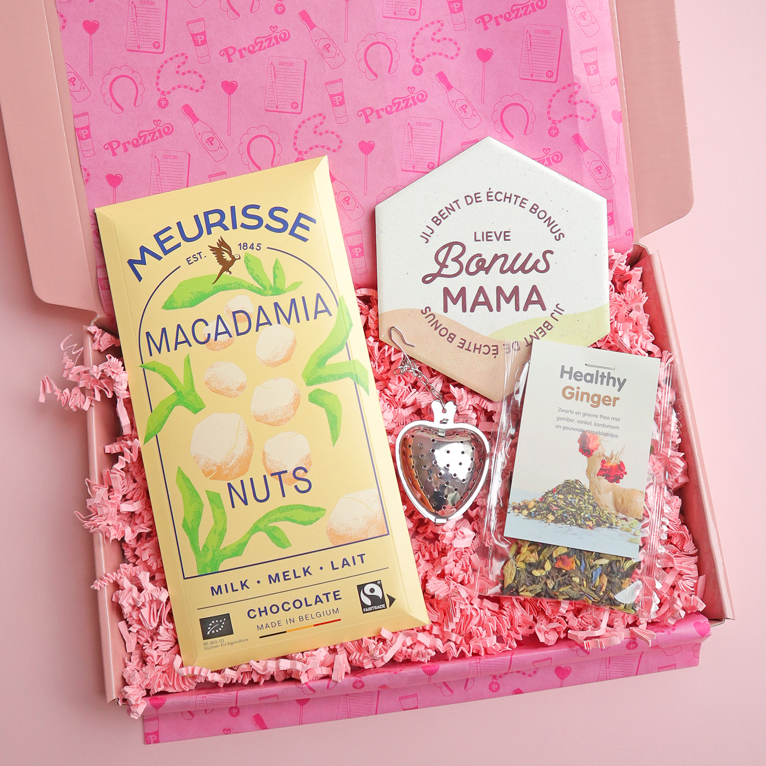 Brievenbus cadeaubox voor bonus mama met chocolade, thee, thee-ei en keramieken onderzetter