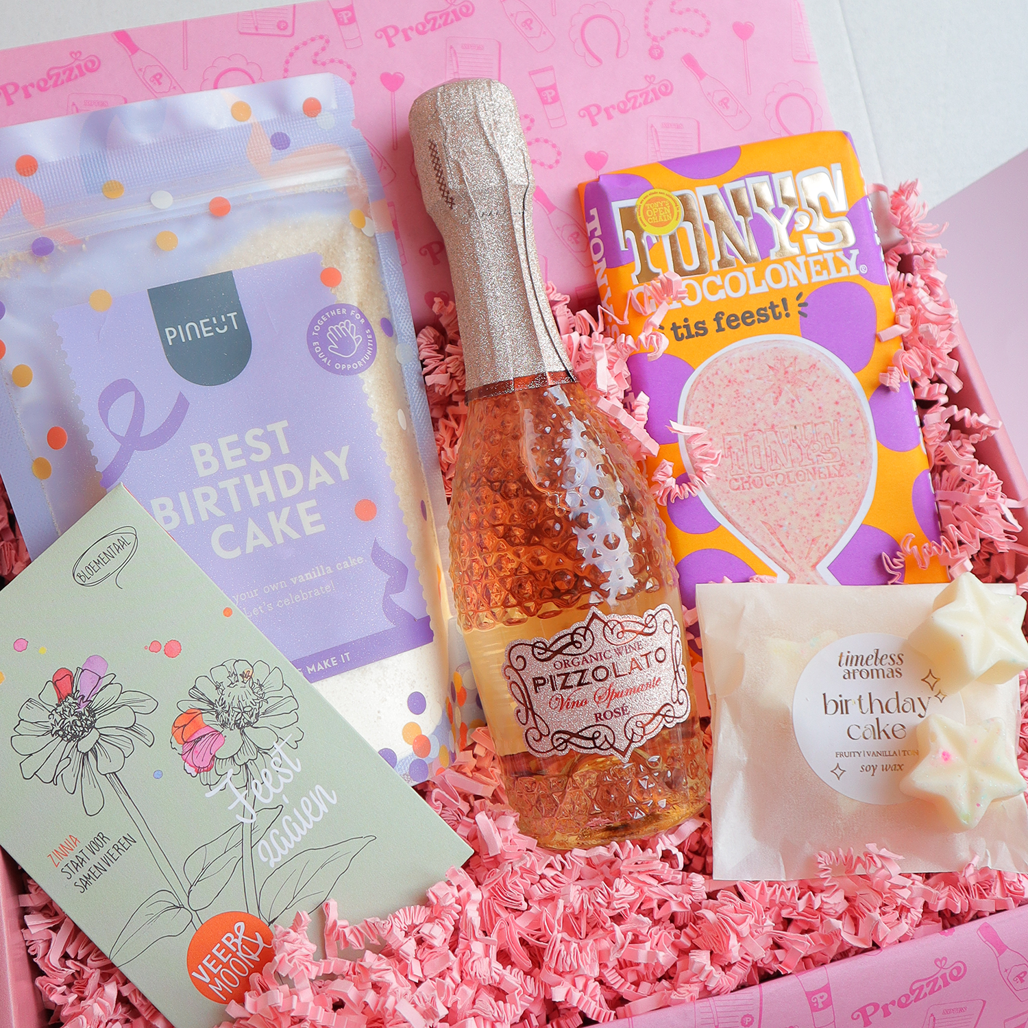 Verjaardagscadeaubox met cakemix, rosé bubbels, chocolade en feestelijke details
