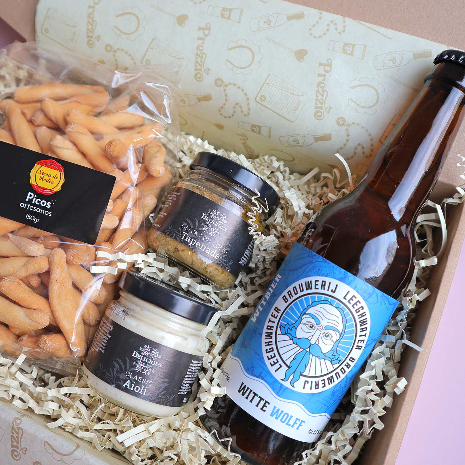 Mini borrelpakket met speciaalbier, aioli, tapenade en picos in cadeaubox