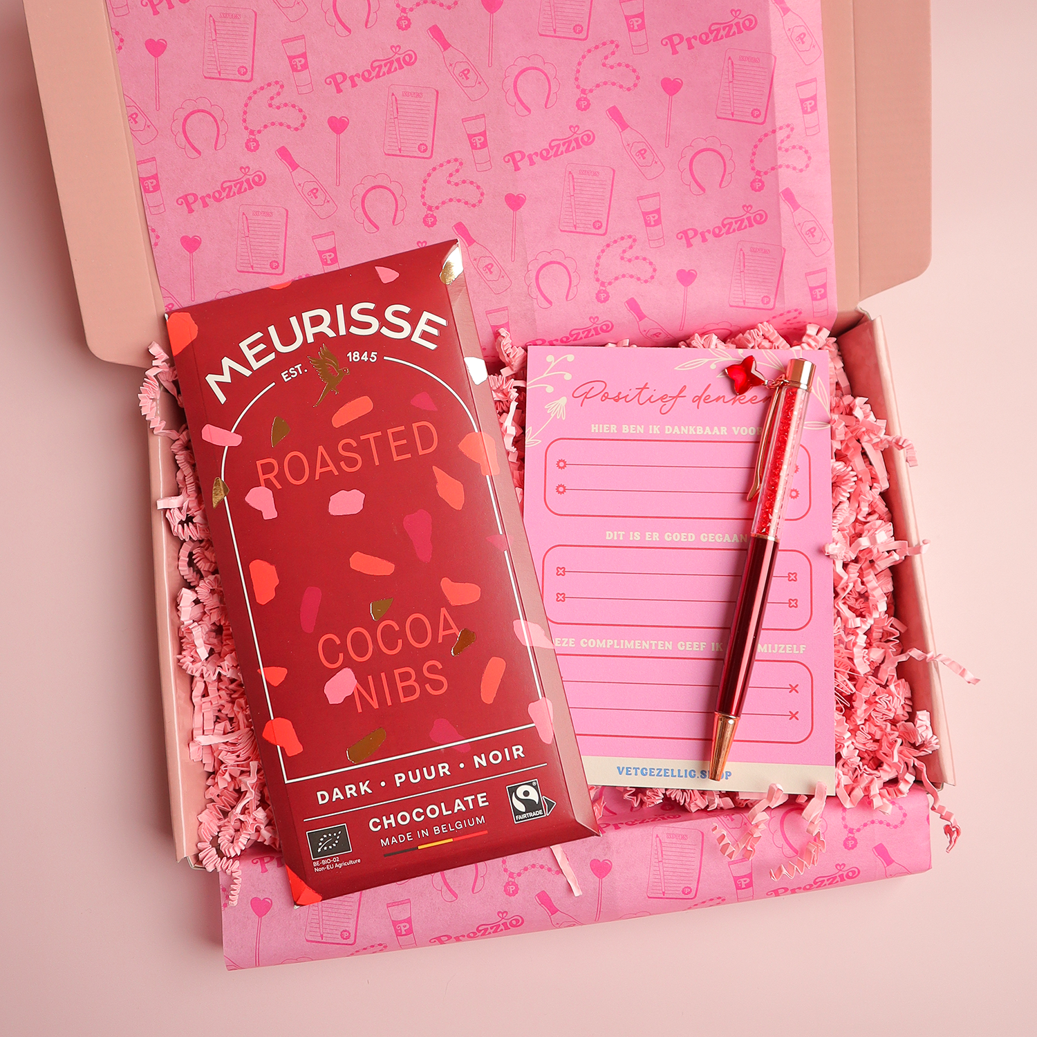 Brievenbuscadeau met pure chocolade Meurisse, invulkaart positief denken en rode pen in roze cadeaudoos
