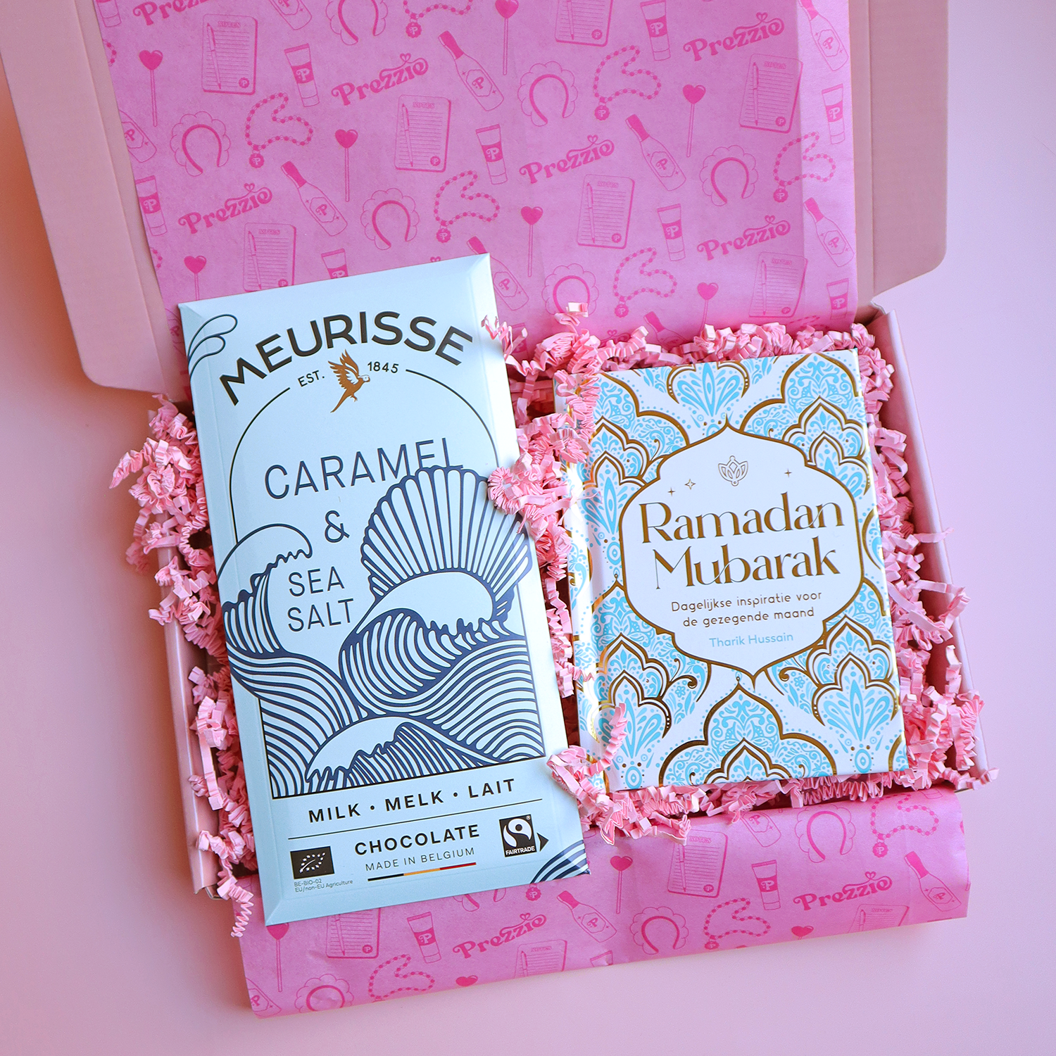 Ramadan brievenbuscadeau met Meurisse caramel zeezout chocolade en Ramadan Mubarak inspiratieboekje