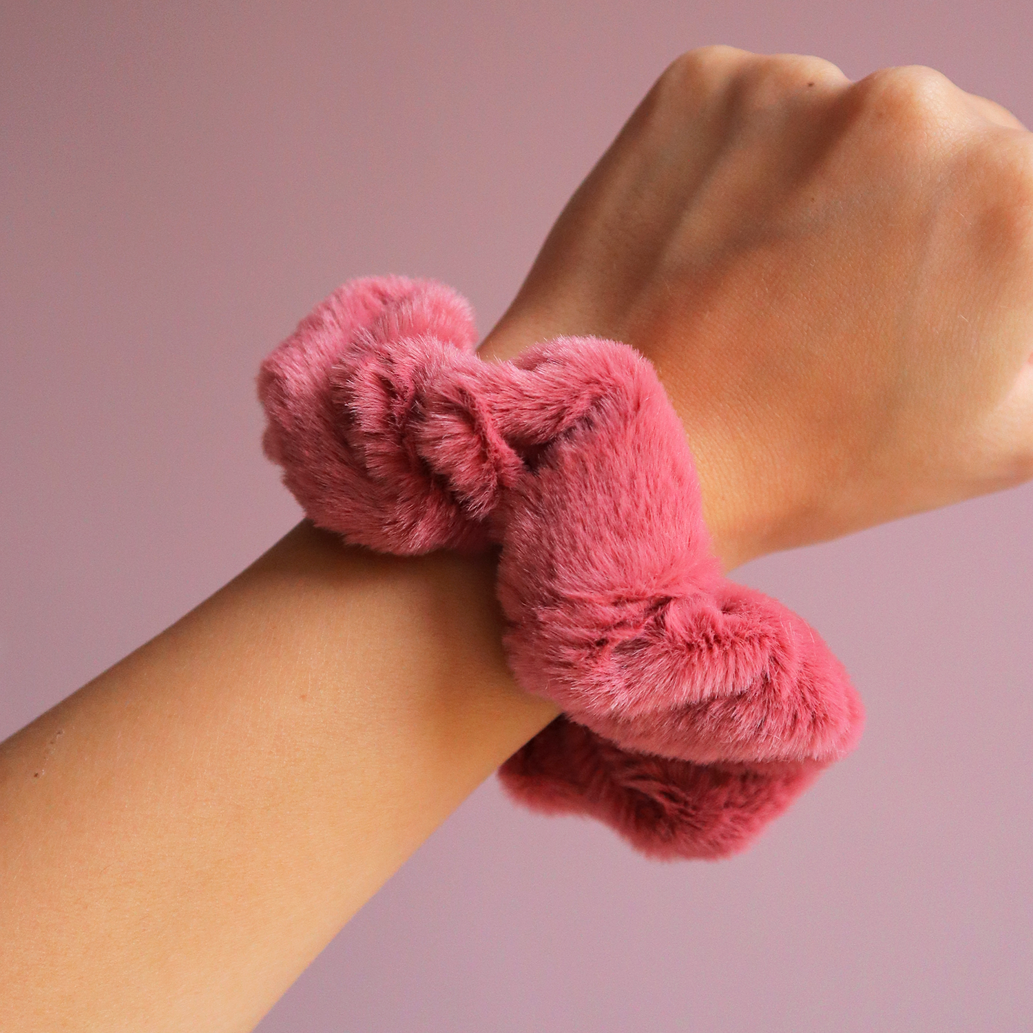 Scrunchie fluffy roze