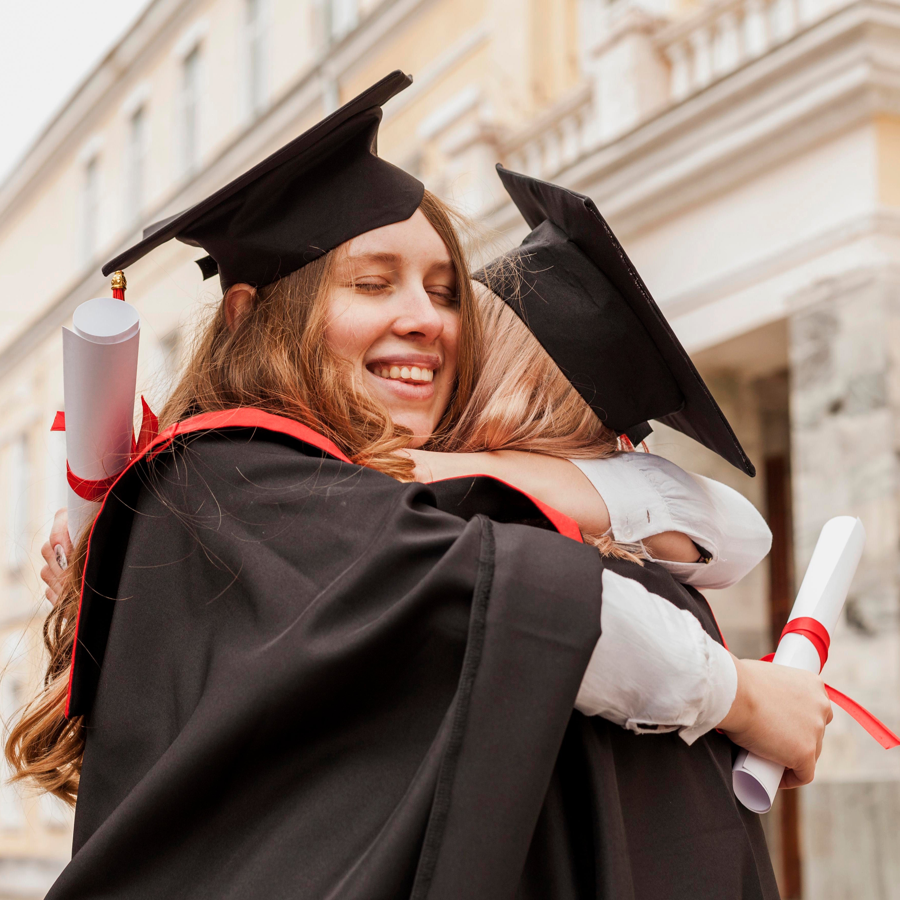 Wat geef je als iemand geslaagd is?🎓 10 originele cadeautips voor een diploma of examenfeest