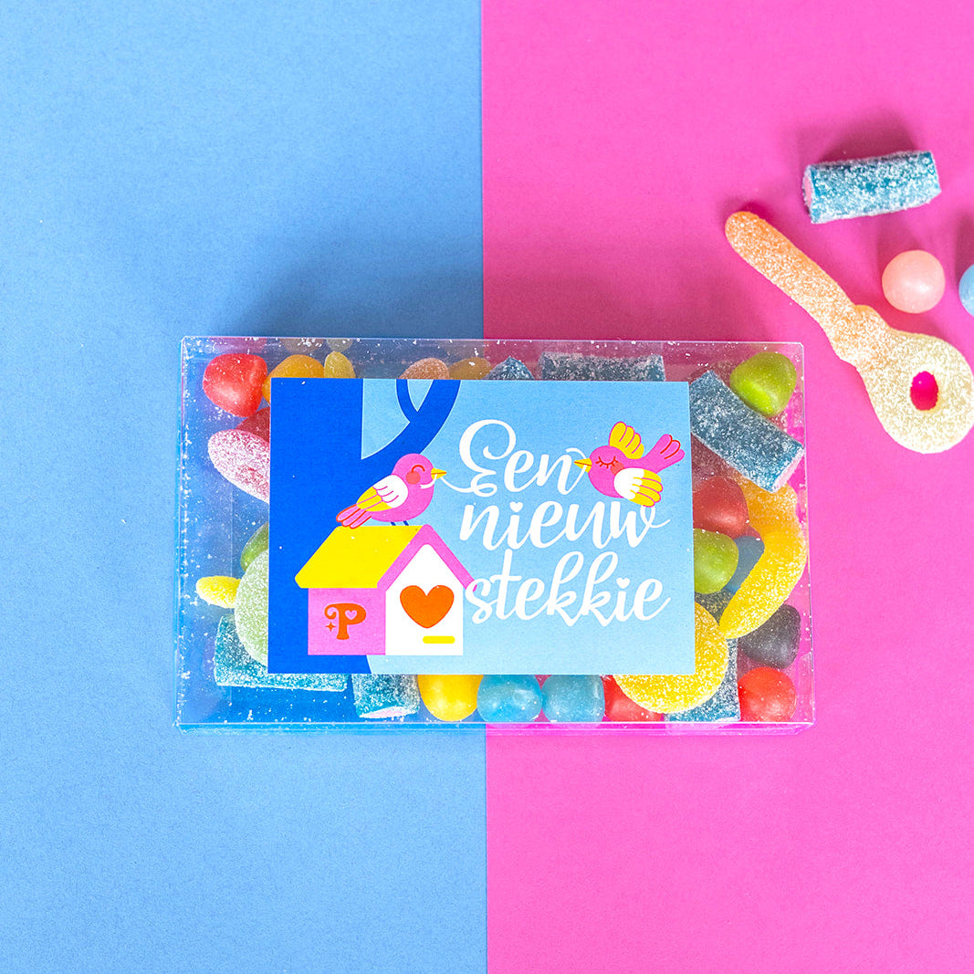Een nieuw stekkie snoepcadeau met kleurrijk snoep – cadeautje versturen voor nieuw huis