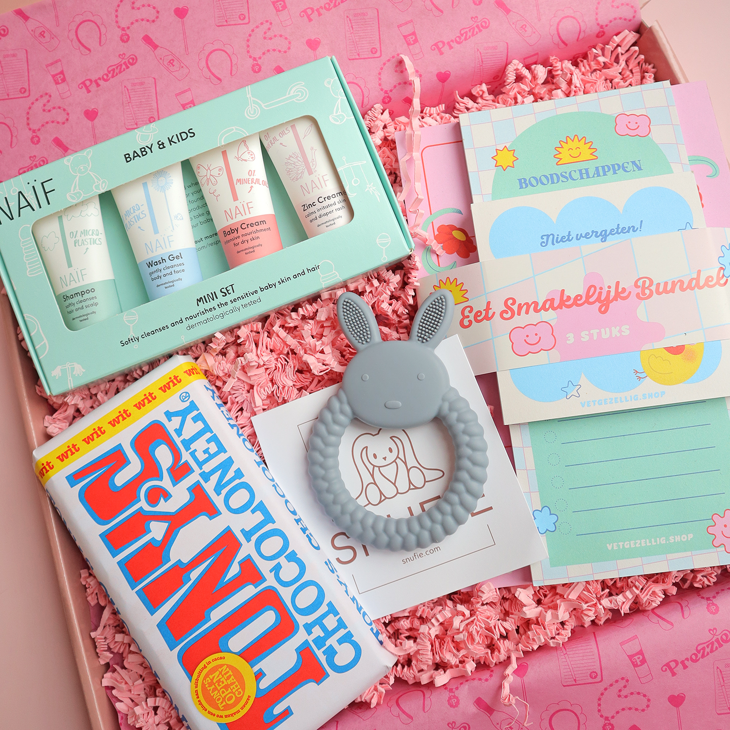 Cadeaubox voor nieuwe ouders met Naïf baby verzorgingsset, bijtring, notitieblokjes en Tony’s Chocolonely – kraamcadeau en geboorte cadeau