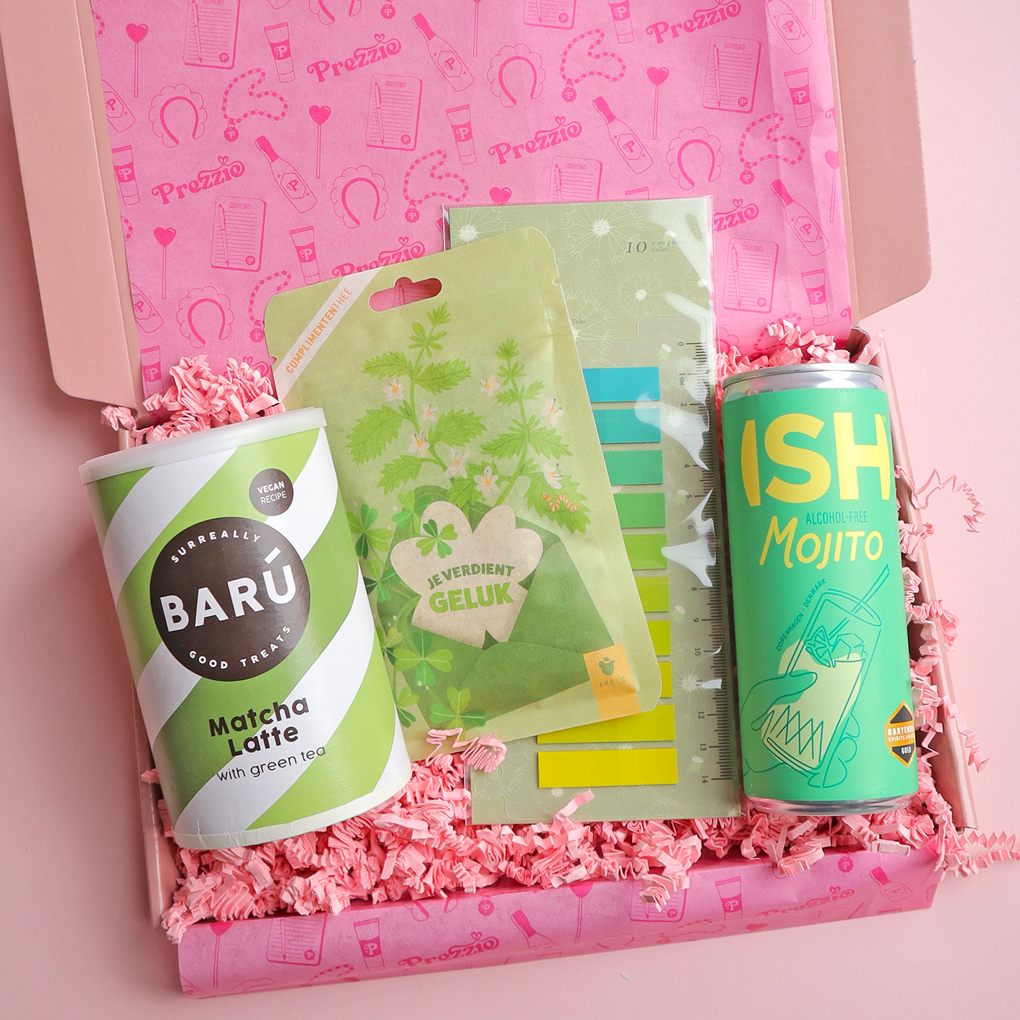 Cadeaubox met matcha latte, alcoholvrije mojito, complimententhee en sticky notes