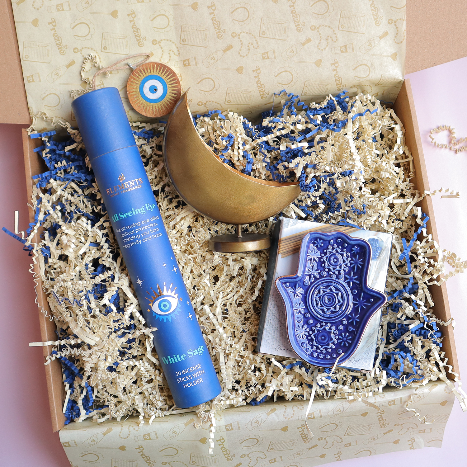 Cadeaubox met gouden maan schaaltje, blauwe Hand van Hamsa, white sage wierook en boze oog hanger